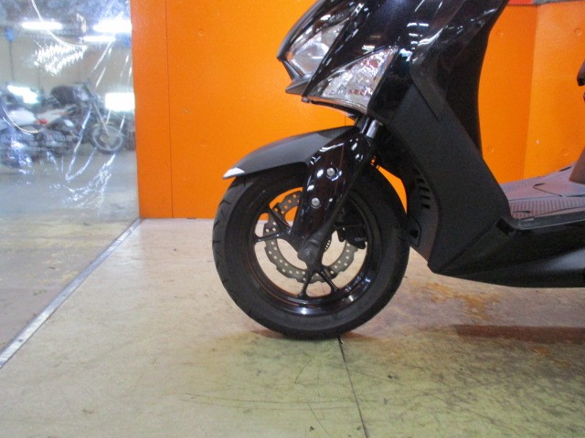 ホイールもこの通り状態グッド！自賠責もなんと令和９年の１月までがっつり残ったこの一台がこの価格は安い